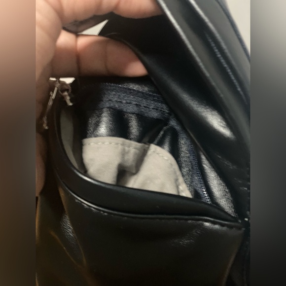 Elegant Black Shoulder Bag for Women - Picture 7 of 7